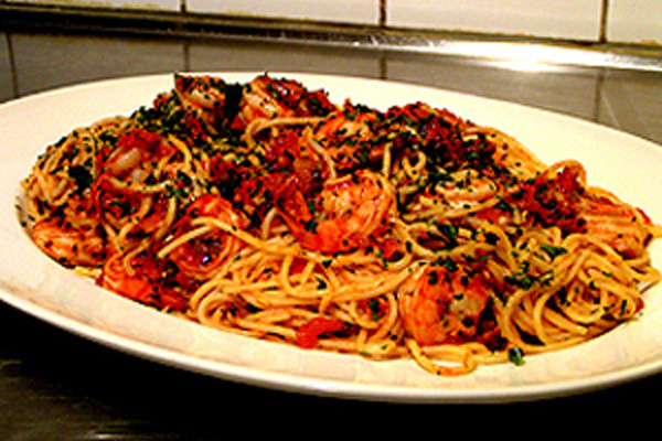 Shrimp with Linguini and Tomato